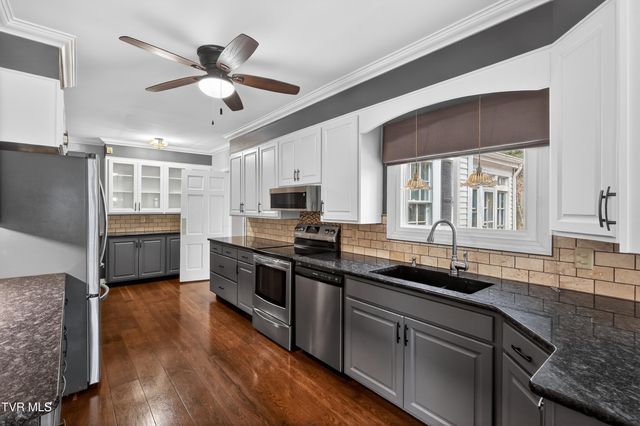 2111 Lee Highway, Bristol, VA 24201