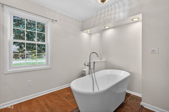 2111 Lee Highway, Bristol, VA 24201