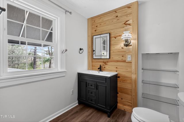 2111 Lee Highway, Bristol, VA 24201