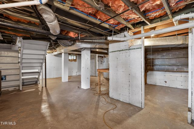 2111 Lee Highway, Bristol, VA 24201