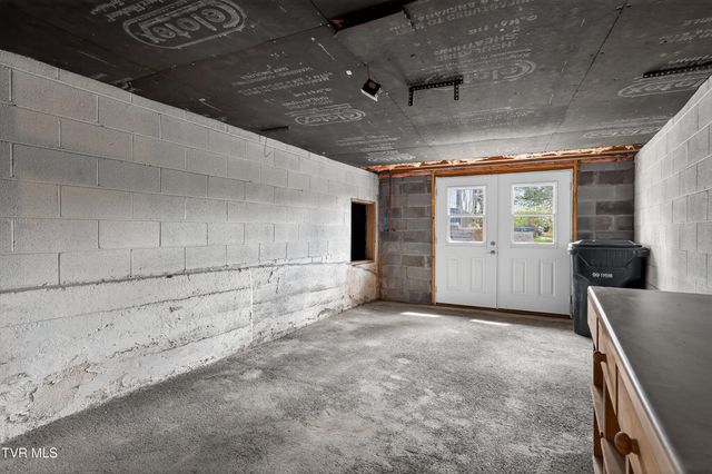 2111 Lee Highway, Bristol, VA 24201