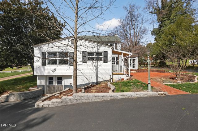 2111 Lee Highway, Bristol, VA 24201