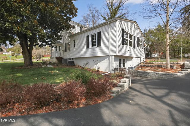 2111 Lee Highway, Bristol, VA 24201