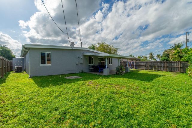 762 Gardenia Drive, Royal Palm Beach, FL 33411