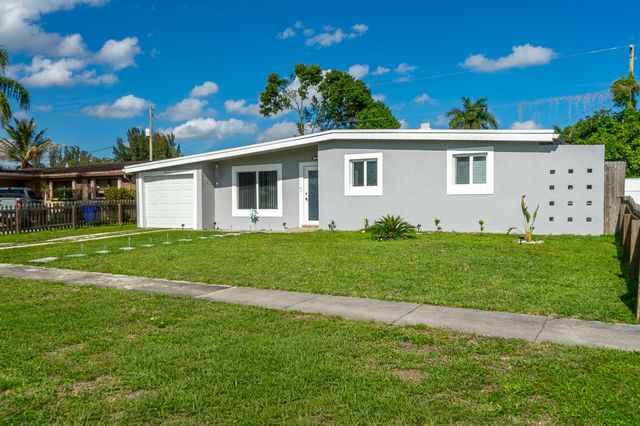 762 Gardenia Drive, Royal Palm Beach, FL 33411