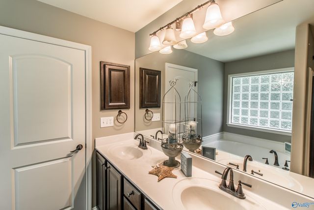 5021 Montauk Trail, Owens Cross Roads, AL 35763