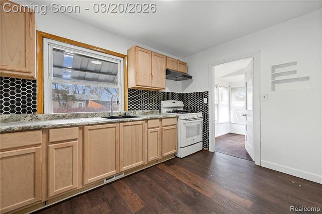 11033 Continental Avenue, Warren, MI 48089