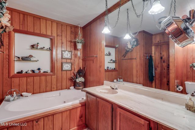 16000 Moragas Lane, Kiln, MS 39556