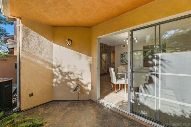 11908 Tivoli Park Row 7, San Diego, CA 92128