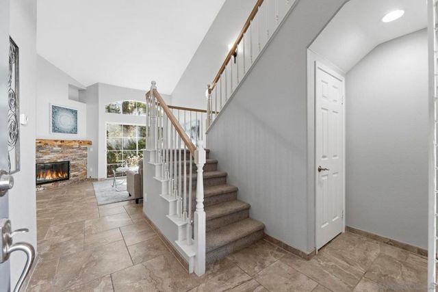 11908 Tivoli Park Row 7, San Diego, CA 92128