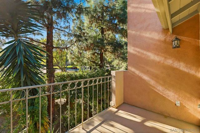 11908 Tivoli Park Row 7, San Diego, CA 92128