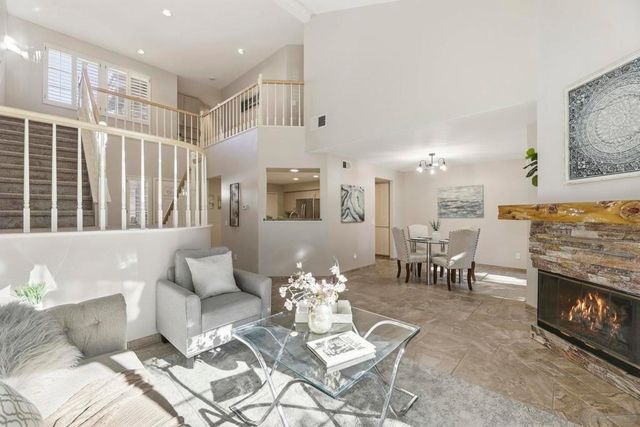 11908 Tivoli Park Row 7, San Diego, CA 92128