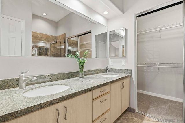 11908 Tivoli Park Row 7, San Diego, CA 92128