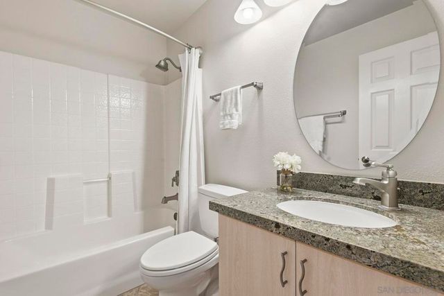 11908 Tivoli Park Row 7, San Diego, CA 92128