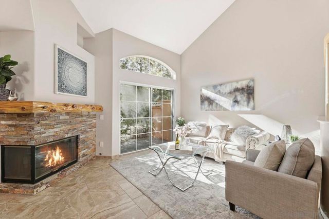 11908 Tivoli Park Row 7, San Diego, CA 92128