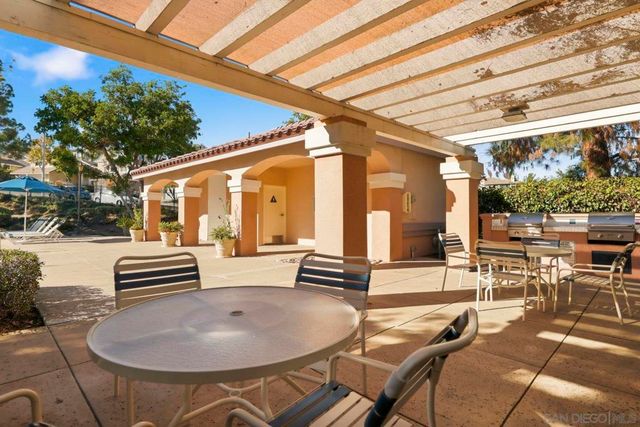 11908 Tivoli Park Row 7, San Diego, CA 92128