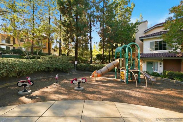 11908 Tivoli Park Row 7, San Diego, CA 92128