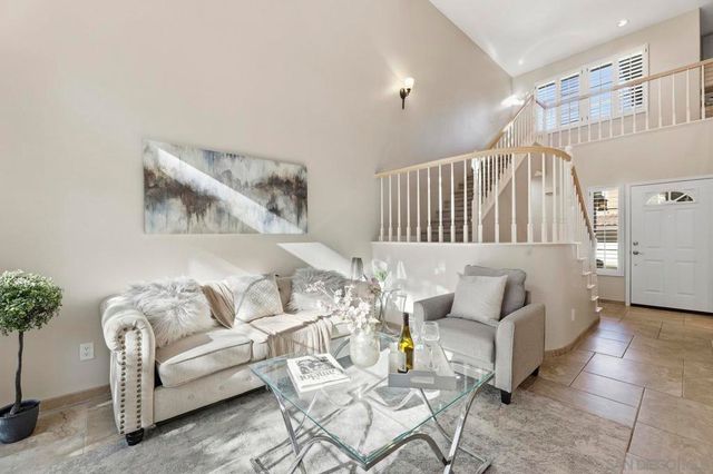 11908 Tivoli Park Row 7, San Diego, CA 92128