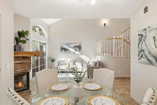 11908 Tivoli Park Row 7, San Diego, CA 92128