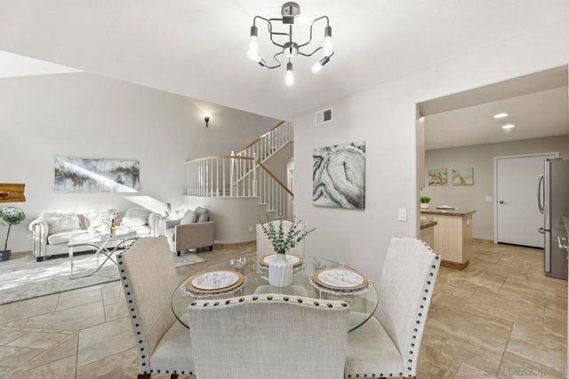 11908 Tivoli Park Row 7, San Diego, CA 92128