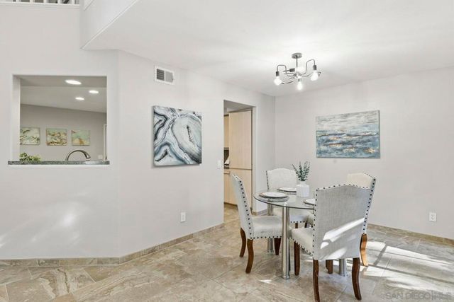 11908 Tivoli Park Row 7, San Diego, CA 92128