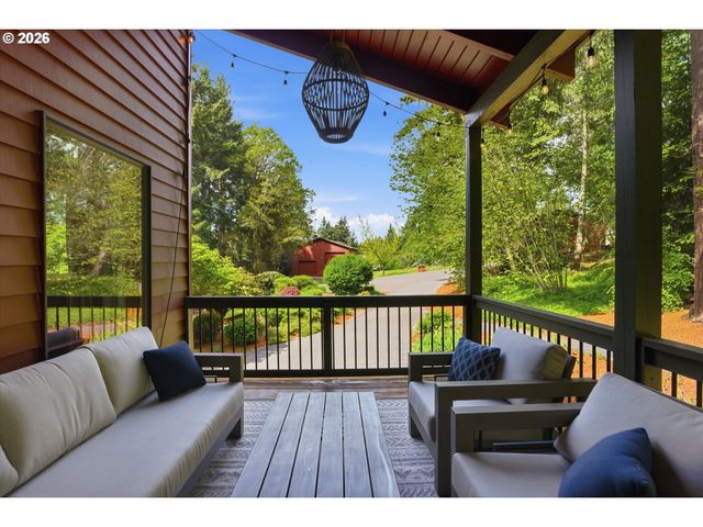 21180 S SWEETBRIAR Rd, West Linn, OR 97068