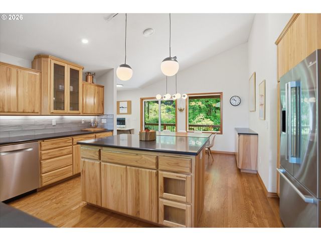 21180 S SWEETBRIAR Rd, West Linn, OR 97068