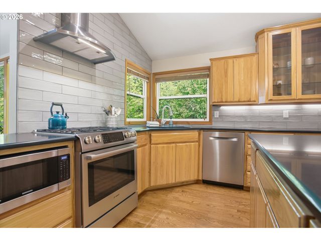 21180 S SWEETBRIAR Rd, West Linn, OR 97068