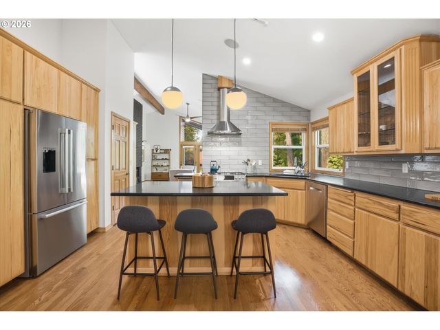 21180 S SWEETBRIAR Rd, West Linn, OR 97068