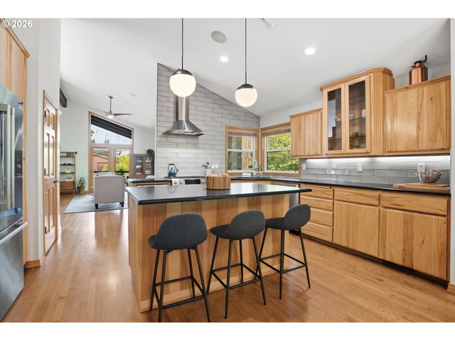21180 S SWEETBRIAR Rd, West Linn, OR 97068