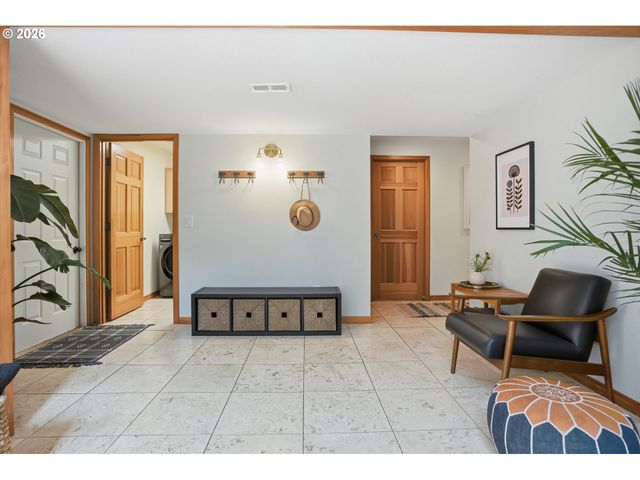 21180 S SWEETBRIAR Rd, West Linn, OR 97068