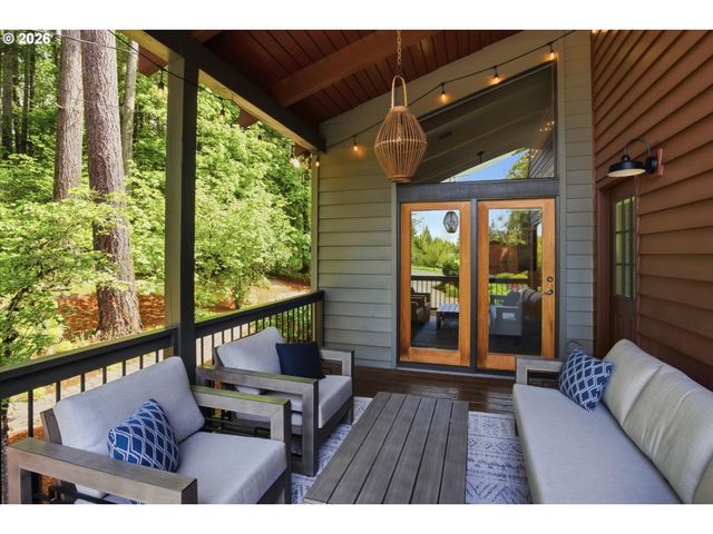 21180 S SWEETBRIAR Rd, West Linn, OR 97068