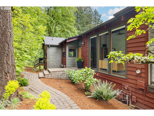 21180 S SWEETBRIAR Rd, West Linn, OR 97068