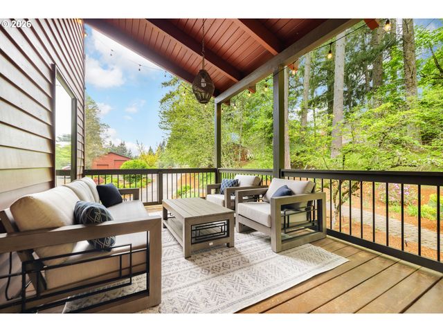 21180 S SWEETBRIAR Rd, West Linn, OR 97068