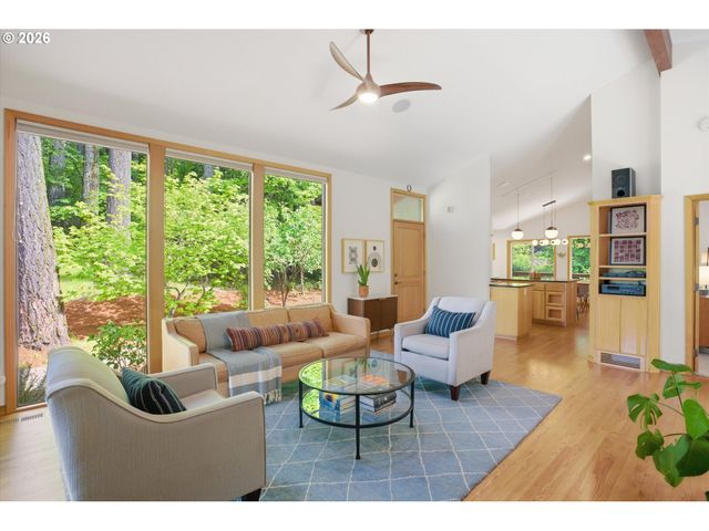 21180 S SWEETBRIAR Rd, West Linn, OR 97068