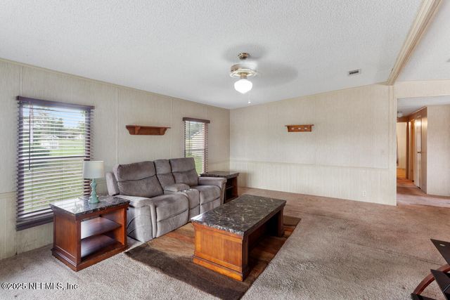 100 MANGELS Drive, Interlachen, FL 32148