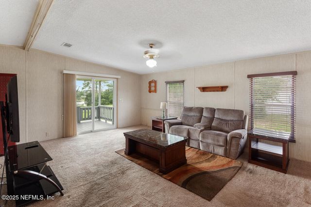 100 MANGELS Drive, Interlachen, FL 32148