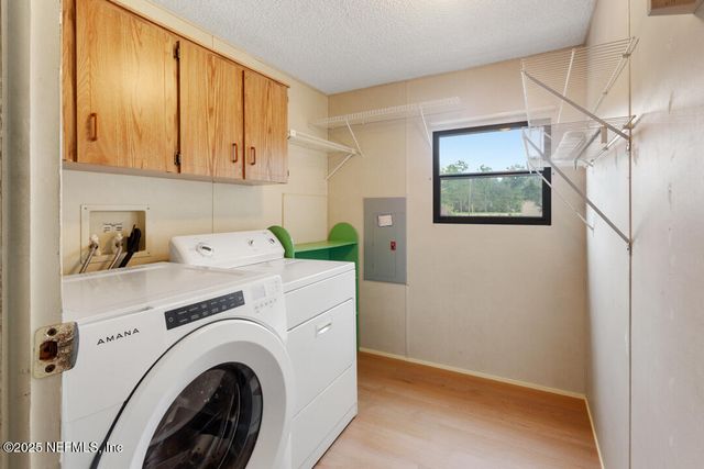 100 MANGELS Drive, Interlachen, FL 32148