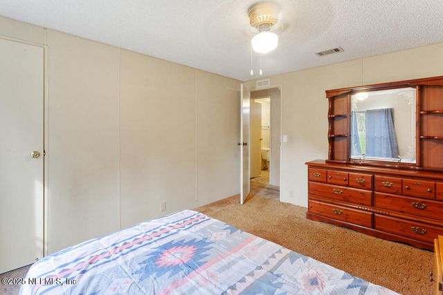 100 MANGELS Drive, Interlachen, FL 32148