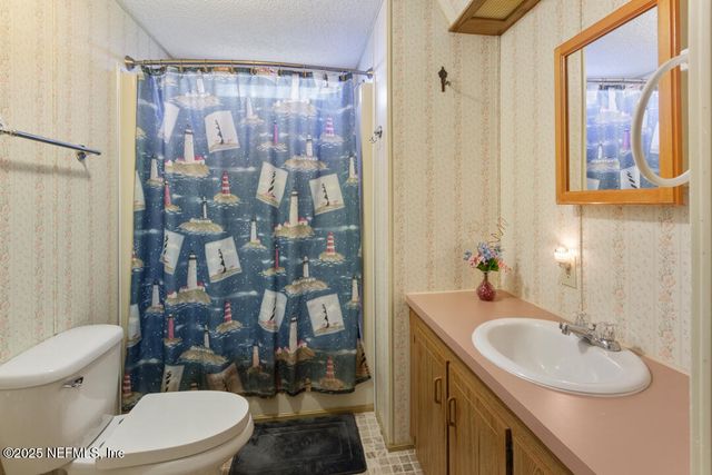 100 MANGELS Drive, Interlachen, FL 32148