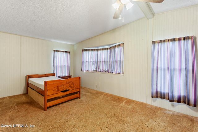 100 MANGELS Drive, Interlachen, FL 32148