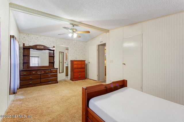 100 MANGELS Drive, Interlachen, FL 32148