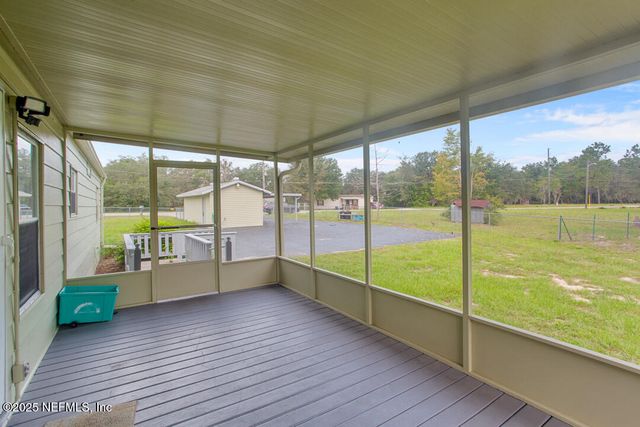 100 MANGELS Drive, Interlachen, FL 32148