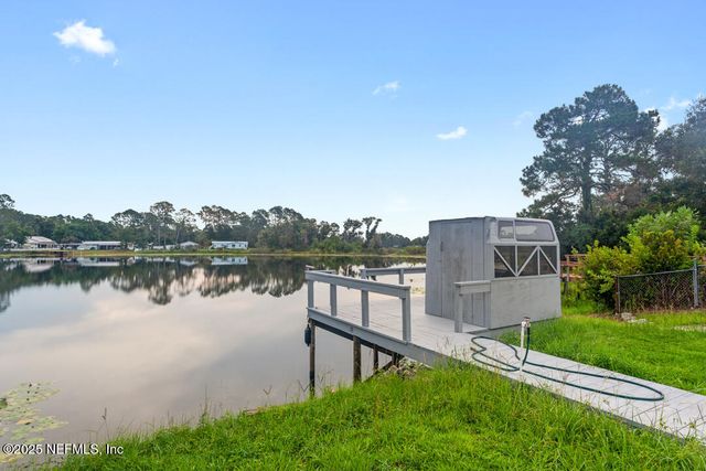 100 MANGELS Drive, Interlachen, FL 32148