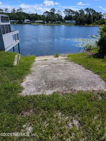 100 MANGELS Drive, Interlachen, FL 32148