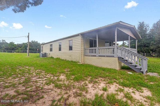 100 MANGELS Drive, Interlachen, FL 32148