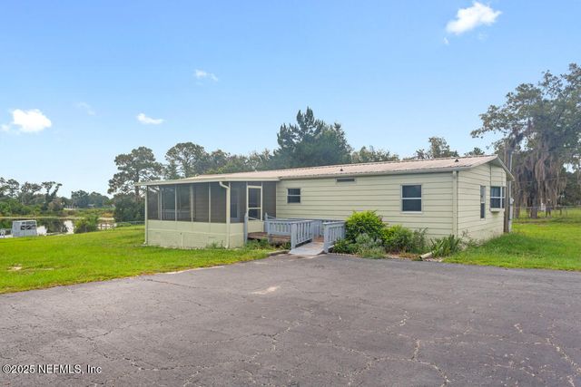 100 MANGELS Drive, Interlachen, FL 32148