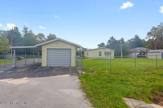 100 MANGELS Drive, Interlachen, FL 32148