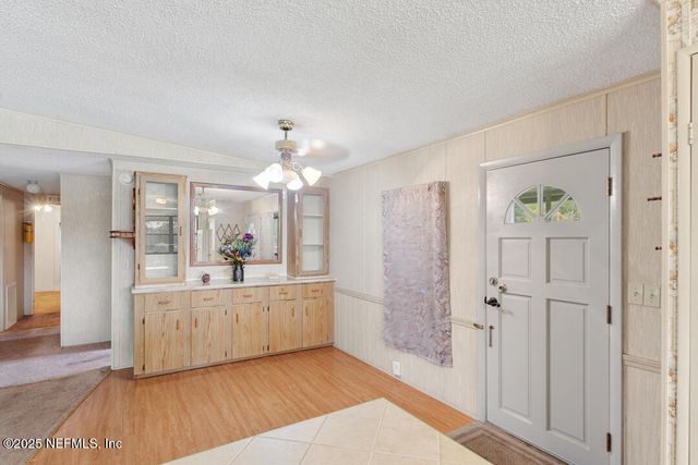 100 MANGELS Drive, Interlachen, FL 32148