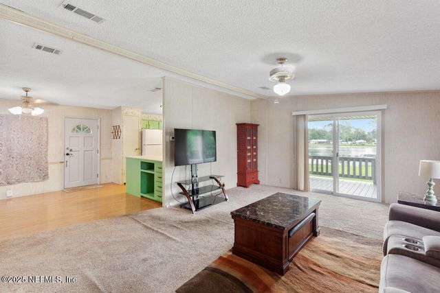 100 MANGELS Drive, Interlachen, FL 32148